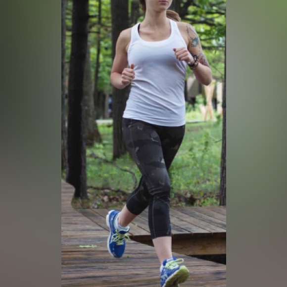 Rare Lululemon Pace Rival Crop - Picture 4 of 6